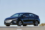 Hyundai IONIQ El&eacute;ctrico 88 kW (120 CV) Style Turismo Phantom Black Exterior Lateral-Frontal 5 puertas