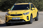 KIA Stonic 1.0 T-GDi Tech Eco-Dynamics 88 kW (120 CV) Tech Todo terreno Most Yellow Exterior Frontal-Lateral 5 puertas