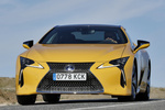 Lexus LC LC 500h Sport+ Coup&eacute; Amarillo N&aacute;poles Exterior Frontal-Lateral 2 puertas