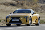 Lexus LC LC 500h Sport+ Coup&eacute; Amarillo N&aacute;poles Exterior Frontal-Lateral 2 puertas