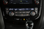 Nissan Qashqai 1.2 DIG-T 85 kW (115 CV) Tekna+ Todo terreno Interior Climatizador 5 puertas