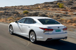 Lexus LS LS 500h LS 500h Turismo Sonic White Exterior Posterior-Lateral 4 puertas