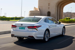 Lexus LS LS 500h LS 500h Turismo Sonic White Exterior Posterior-Lateral 4 puertas