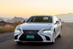 Lexus LS LS 500h LS 500h Turismo Sonic White Exterior Frontal-Lateral 4 puertas