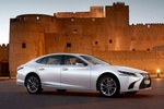 Lexus LS LS 500h LS 500h Turismo Sonic White Exterior Lateral 4 puertas