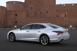 Lexus LS LS 500h LS 500h Turismo Sonic White Exterior Lateral-Posterior 4 puertas
