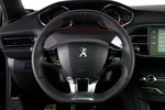 Peugeot 308 2.0 BlueHDI 150 CV GT Line Turismo familiar Interior Volante 5 puertas