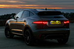 Jaguar E-PACE P300 AWD Auto HSE R-Dynamic con Black Pack Todo terreno Corris Grey Exterior Posterior-Lateral 5 puertas