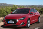 Hyundai i30 Gama i30 Fastback Gama i30 Fastback Turismo Engine Red Exterior Frontal-Lateral 5 puertas