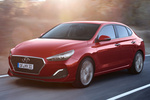 Hyundai i30 Gama i30 Fastback Gama i30 Fastback Turismo Engine Red Exterior Lateral-Frontal 5 puertas