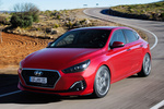 Hyundai i30 Gama i30 Fastback Gama i30 Fastback Turismo Engine Red Exterior Frontal-Lateral 5 puertas