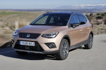 SEAT Arona 1.0 EcoTSI 85 kW (115 CV) DSG 7 vel. Start/Stop Xcellence Todo terreno Mystic con techo gris Exterior Frontal-Lateral 5 puertas