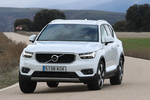 Volvo XC40 T5 AWD Momentum Todo terreno Blanco S&oacute;lido Exterior Frontal-Lateral 5 puertas