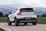 Volvo XC40 T5 AWD Momentum Todo terreno Blanco S&oacute;lido Exterior Lateral-Posterior 5 puertas