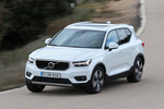 Volvo XC40 T5 AWD Momentum Todo terreno Blanco S&oacute;lido Exterior Frontal-Lateral-Cenital 5 puertas
