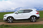 Volvo XC40 T5 AWD Momentum Todo terreno Blanco S&oacute;lido Exterior Lateral 5 puertas