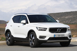 Volvo XC40 T5 AWD Momentum Todo terreno Blanco S&oacute;lido Exterior Lateral-Frontal 5 puertas