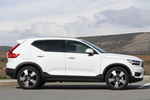 Volvo XC40 T5 AWD Momentum Todo terreno Blanco S&oacute;lido Exterior Lateral 5 puertas