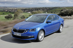 Skoda Octavia 1.0 TSI 115 CV DSG Ambition Turismo Azul Race Exterior Lateral-Frontal 5 puertas