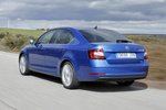 Skoda Octavia 1.0 TSI 115 CV DSG Ambition Turismo Azul Race Exterior Posterior-Lateral 5 puertas