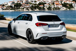 Mercedes-Benz Clase A  A 180 d AMG Line Paquete Night Turismo Blanco Polar Exterior Posterior-Lateral 5 puertas