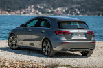 Mercedes-Benz Clase A  A 180 d Progressive Turismo Gris monta&ntilde;a metalizado Exterior Posterior-Lateral 5 puertas