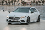 Mercedes-Benz Clase A A 200 AMG Line Paquete Night Turismo Blanco Polar Exterior Frontal-Lateral 5 puertas