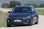 Hyundai i30 CW 1.6 CRDi 100 kW (136 CV) 7DCT CW Style Lux Turismo familiar Stargazing Blue Exterior Frontal-Lateral 5 puertas