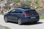 Hyundai i30 CW 1.6 CRDi 100 kW (136 CV) 7DCT CW Style Lux Turismo familiar Stargazing Blue Exterior Cenital-Lateral-Posterior 5 puertas
