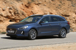 Hyundai i30 CW 1.6 CRDi 100 kW (136 CV) 7DCT CW Style Lux Turismo familiar Stargazing Blue Exterior Frontal-Lateral 5 puertas