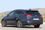 Hyundai i30 CW 1.6 CRDi 100 kW (136 CV) 7DCT CW Style Lux Turismo familiar Stargazing Blue Exterior Lateral-Posterior 5 puertas