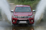 Toyota Hilux 2.4 150D 4x4 Aut Invincible (50 aniversario) Pick up Exterior Frontal 4 puertas