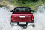 Toyota Hilux 2.4 150D 4x4 Aut Invincible (50 aniversario) Pick up Exterior Trasera 4 puertas