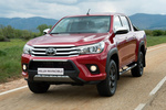 Toyota Hilux 2.4 150D 4x4 Aut Invincible (50 aniversario) Pick up Exterior Lateral-Frontal 4 puertas