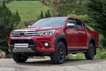 Toyota Hilux 2.4 150D 4x4 Aut Invincible (50 aniversario) Pick up Exterior Lateral-Frontal 4 puertas