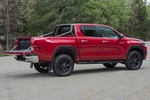 Toyota Hilux 2.4 150D 4x4 Aut Invincible (50 aniversario) Pick up Exterior Lateral-Posterior 4 puertas