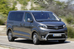 Toyota Proace 2.0 D 130 kW (180 CV) Aut. Verso Family Medio High 8 plazas Veh&iacute;culo comercial Dark Falcon Exterior Frontal-Lateral 5 puertas