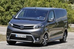 Toyota Proace 2.0 D 130 kW (180 CV) Aut. Verso Family Medio High 8 plazas Veh&iacute;culo comercial Dark Falcon Exterior Frontal-Lateral 5 puertas