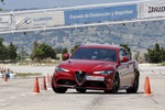 Alfa Romeo Giulia Quadrifoglio Quadrifoglio Turismo Rosso Competizione Exterior Maniobra de Esquiva 4 puertas