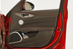 Alfa Romeo Giulia Quadrifoglio Quadrifoglio Turismo Rosso Competizione Interior Puerta 4 puertas