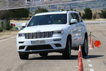 Jeep Grand Cherokee 3.0 V6 Diesel 184 kW (250 CV) Summit Todo terreno Blanco Brillante Exterior Maniobra de Esquiva 5 puertas