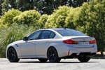 BMW Serie 5 M5 M5 Turismo Frozen Dark Silver mate Exterior Posterior-Lateral 4 puertas