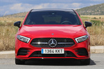 Mercedes-Benz Clase A A 200 7G-DCT AMG Line Paquete Night Turismo Rojo Jupiter Exterior Frontal 5 puertas