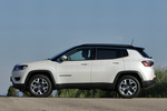 Jeep Compass 2.0 Multijet 140 CV 4x4 Auto Limited Todo terreno Blanco Perla Exterior Lateral 5 puertas