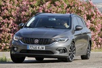 Fiat Tipo 1.4 GLP 88 kW (120 CV) Lounge Plus Turismo familiar Gris Colosseo Exterior Frontal-Lateral 5 puertas