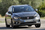 Fiat Tipo 1.4 GLP 88 kW (120 CV) Lounge Plus Turismo familiar Gris Colosseo Exterior Frontal-Lateral 5 puertas
