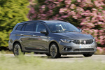 Fiat Tipo 1.4 GLP 88 kW (120 CV) Lounge Plus Turismo familiar Gris Colosseo Exterior Frontal-Lateral 5 puertas