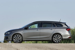 Fiat Tipo 1.4 GLP 88 kW (120 CV) Lounge Plus Turismo familiar Gris Colosseo Exterior Lateral 5 puertas