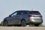 Fiat Tipo 1.4 GLP 88 kW (120 CV) Lounge Plus Turismo familiar Gris Colosseo Exterior Posterior-Lateral 5 puertas