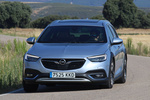 Opel Insignia 2.0 CDTi BiTurbo Start & Stop 154 kW (210 CV) 4x4 AT8 Country Tourer Turismo familiar Plata Magnetic Exterior Frontal-Lateral 5 puertas
